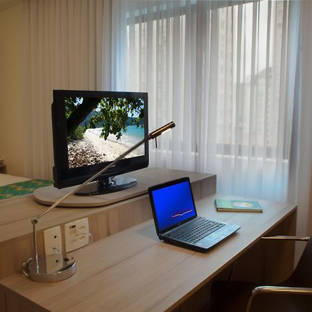 Radisson Oscar Freire Hotel เซาเปาโล ภายนอก รูปภาพ A room at the hotel