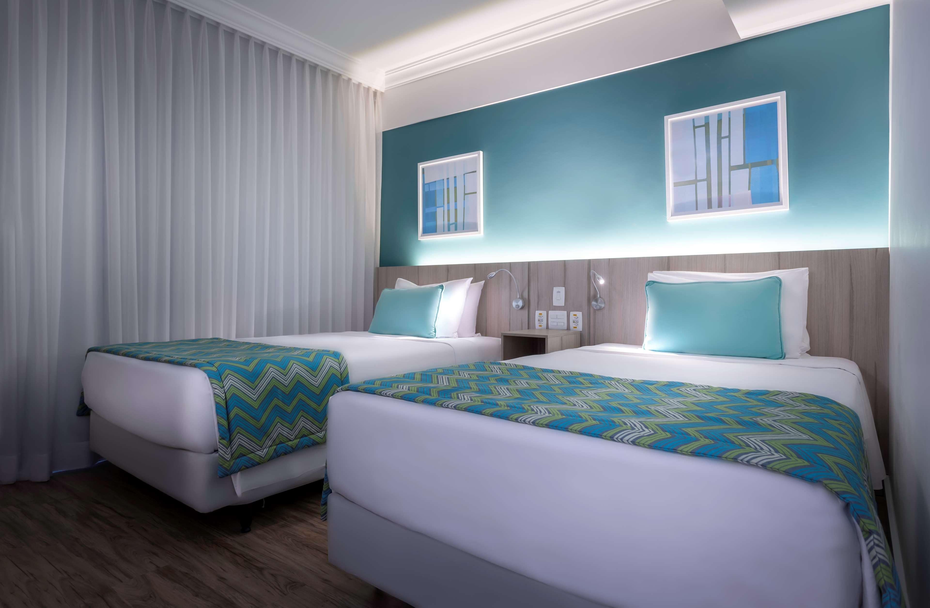 Radisson Oscar Freire Hotel เซาเปาโล ภายนอก รูปภาพ A room at the hotel