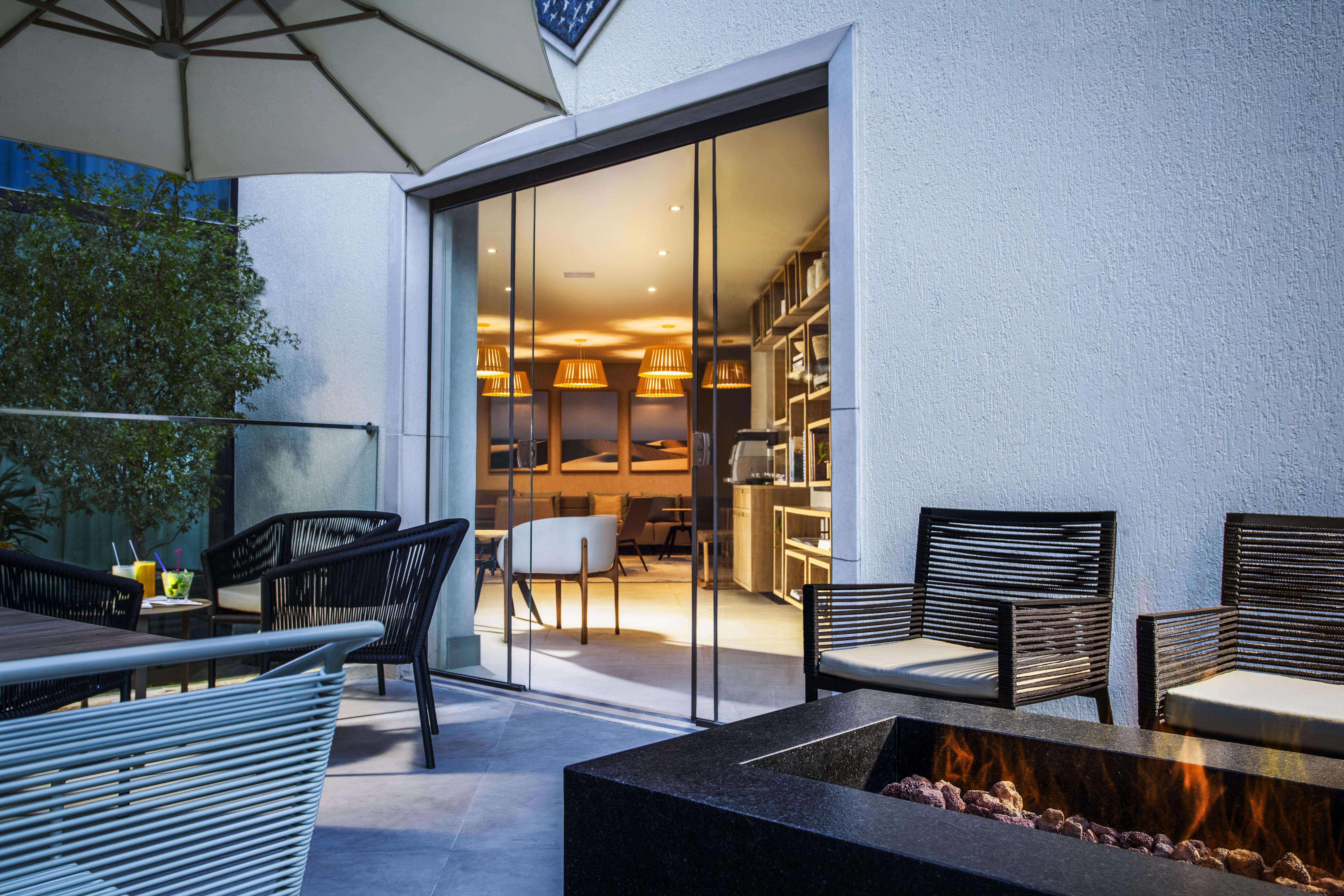 Radisson Oscar Freire Hotel เซาเปาโล ภายนอก รูปภาพ The Terrace at The Hari
