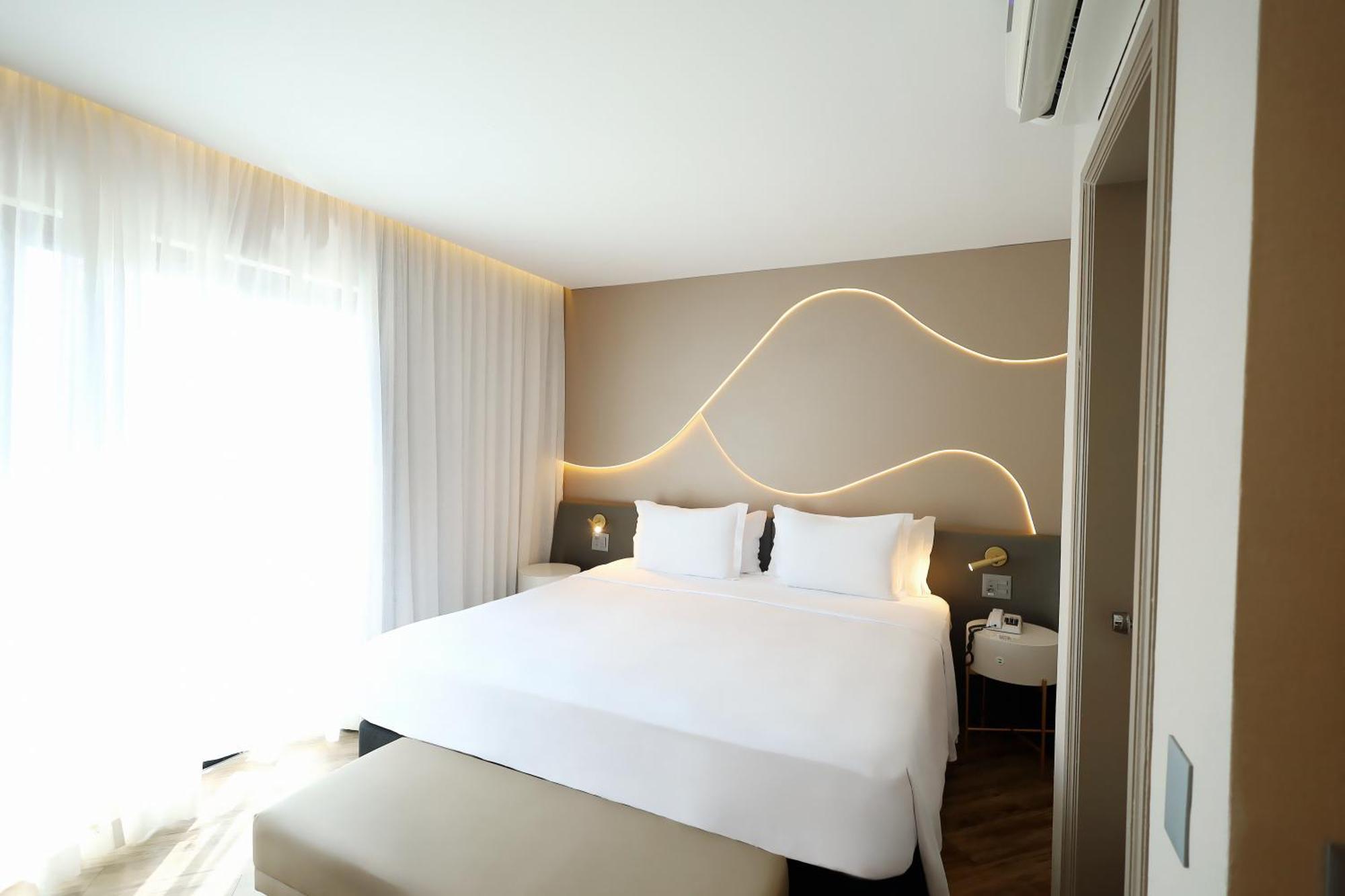 Radisson Oscar Freire Hotel เซาเปาโล ภายนอก รูปภาพ A room at the hotel