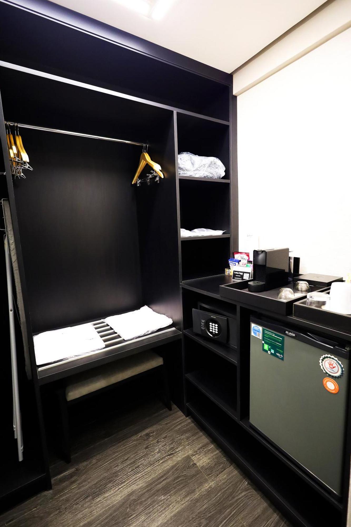 Radisson Oscar Freire Hotel เซาเปาโล ภายนอก รูปภาพ A room at the hotel