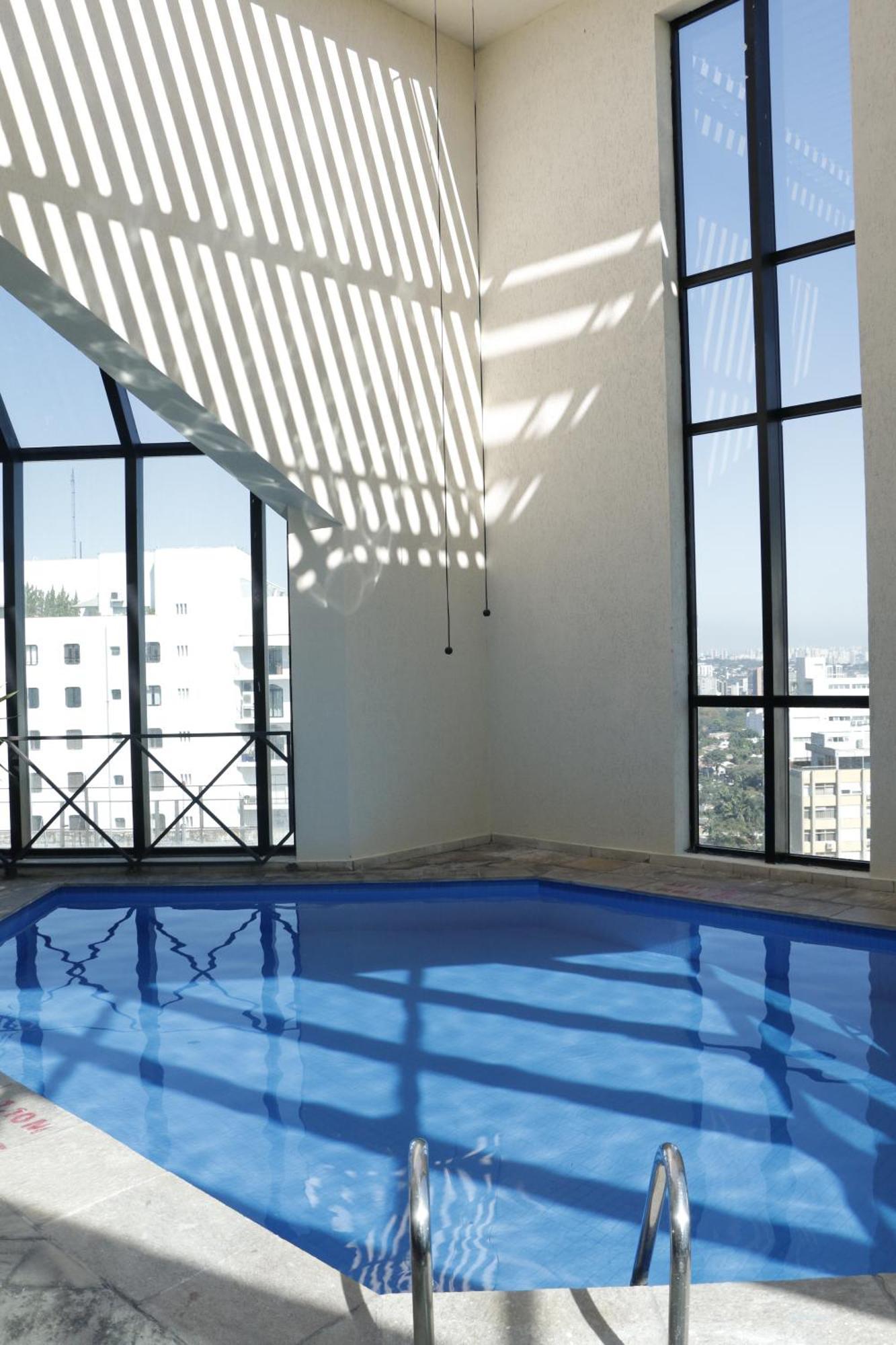 Radisson Oscar Freire Hotel เซาเปาโล ภายนอก รูปภาพ The pool at the top of the building