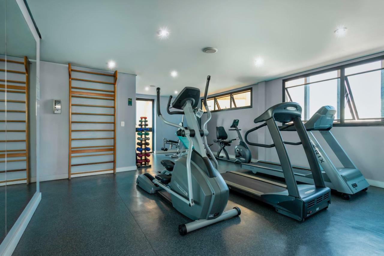 Radisson Oscar Freire Hotel เซาเปาโล ภายนอก รูปภาพ The gym at the hotel