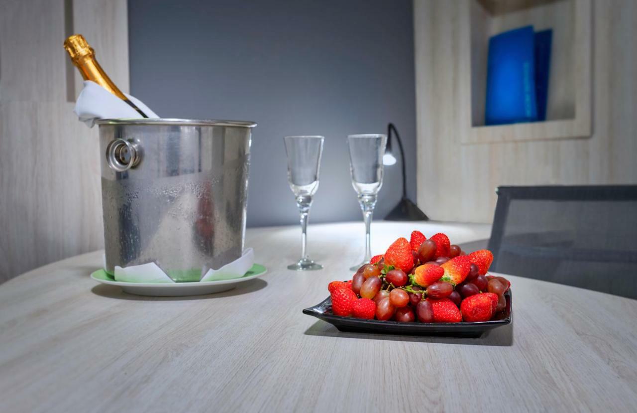 Radisson Oscar Freire Hotel เซาเปาโล ภายนอก รูปภาพ A champagne bucket